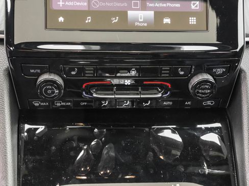 New 2025 Jeep Grand Cherokee Altitude image 21