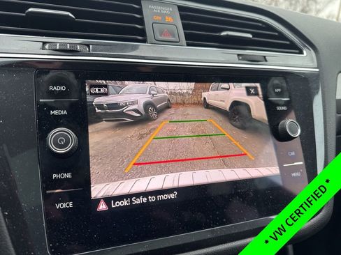 Certified 2022 Volkswagen Tiguan SE R-Line image 22
