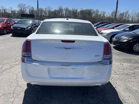 Used 2011 Chrysler 300 RWD image 5