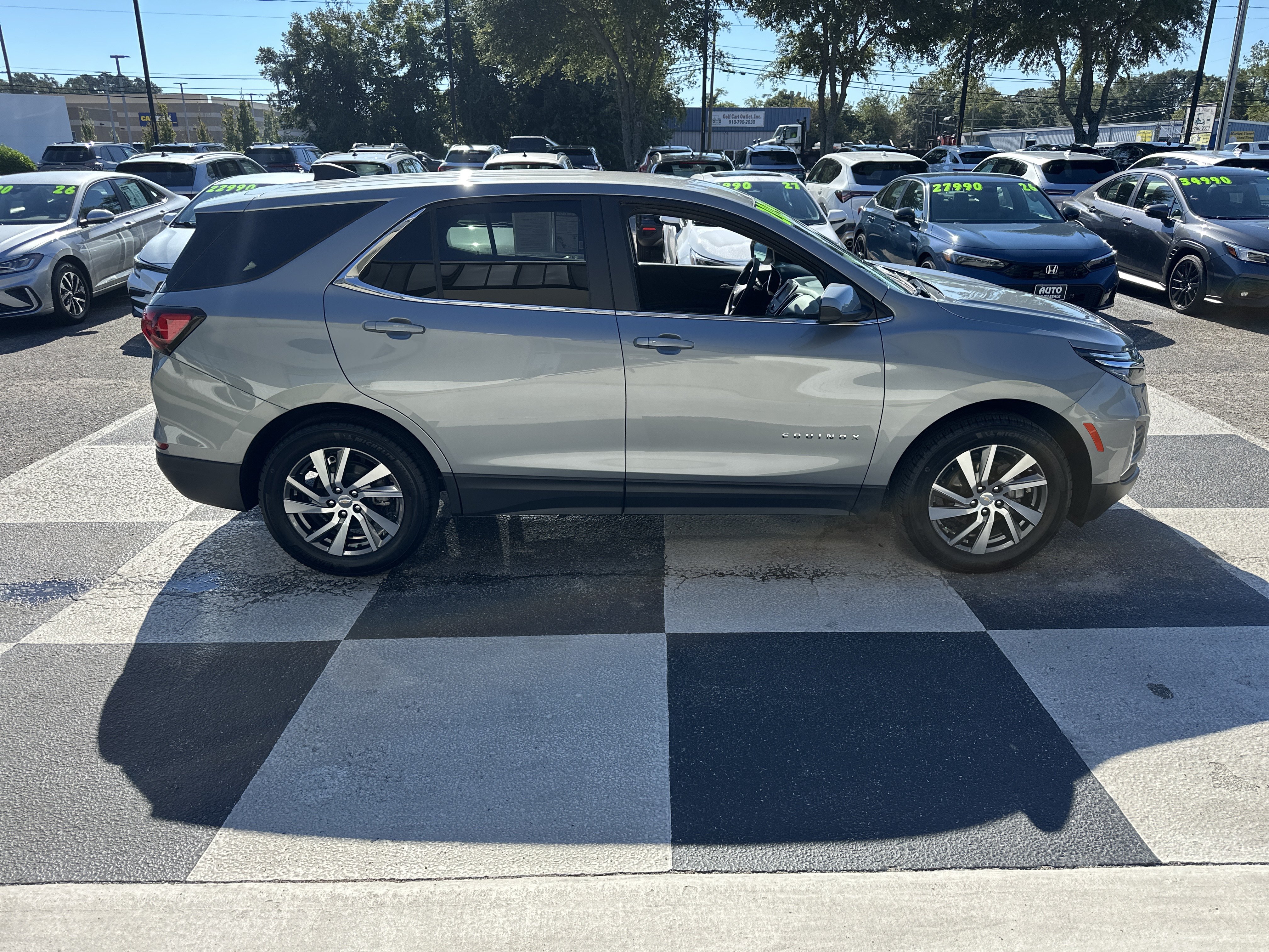 Used 2024 Chevrolet Equinox LT w/ LPO, Floor Liner Package FWD image 3