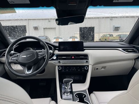 Used 2025 Genesis G70 2.5T image 33