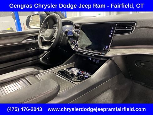 Certified 2024 Jeep Wagoneer Series III AWD/4WD image 46