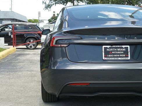 Used 2025 Tesla Model 3 Long Range RWD image 15