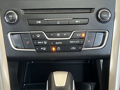 Used 2016 Ford Fusion SE w/ Equipment Group 202A FWD image 25