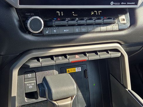 Used 2024 Toyota Tundra Limited image 19