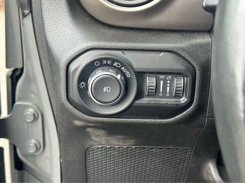 Used 2019 Jeep Wrangler Unlimited Sport S AWD/4WD image 18