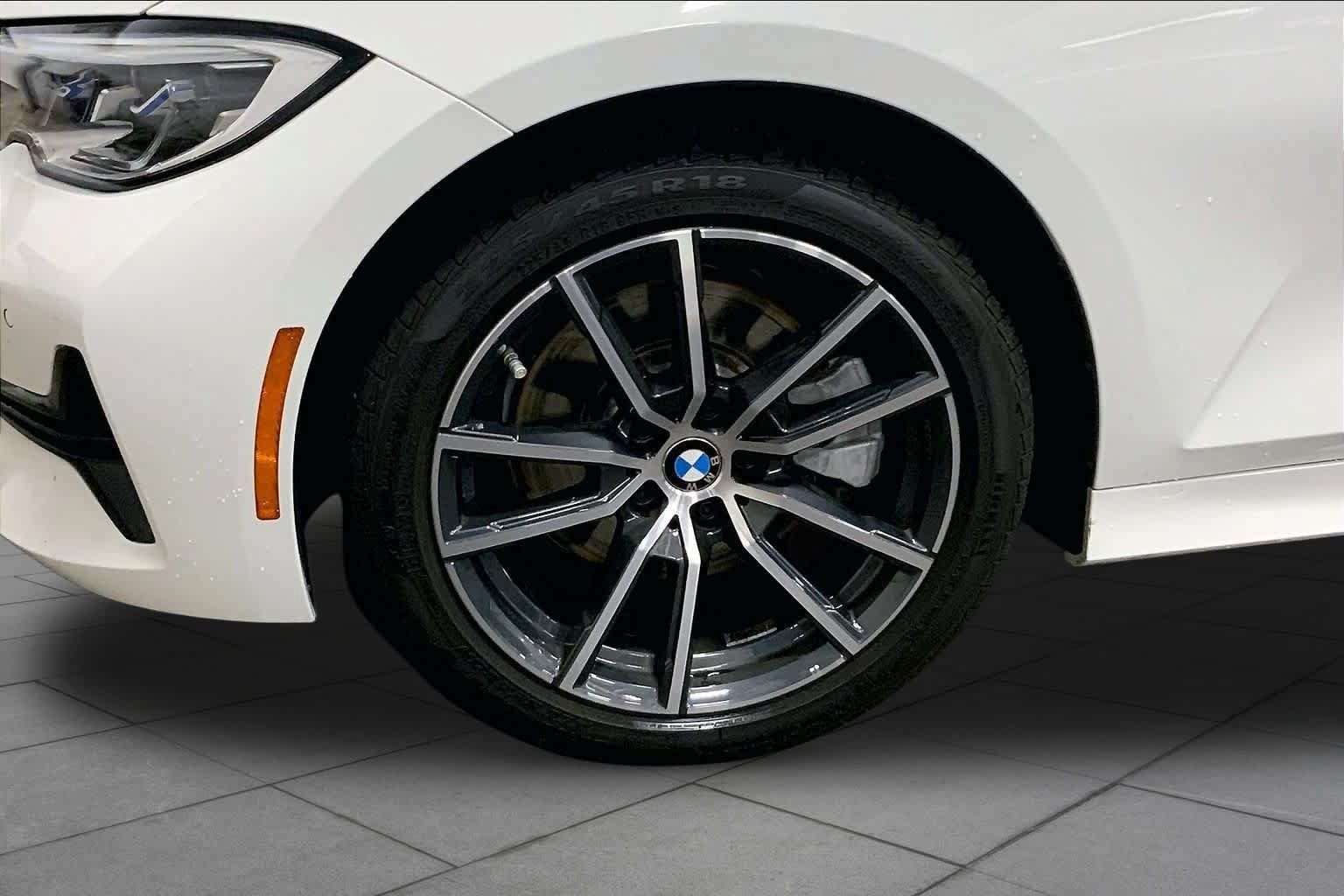 Used 2022 BMW 330i xDrive Sedan w/ Premium Package AWD/4WD image 11