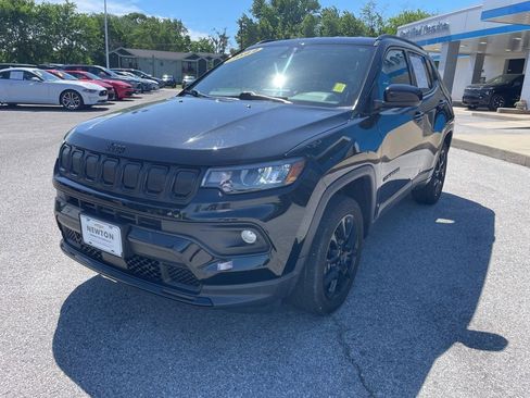 Used 2022 Jeep Compass Latitude AWD/4WD image 3