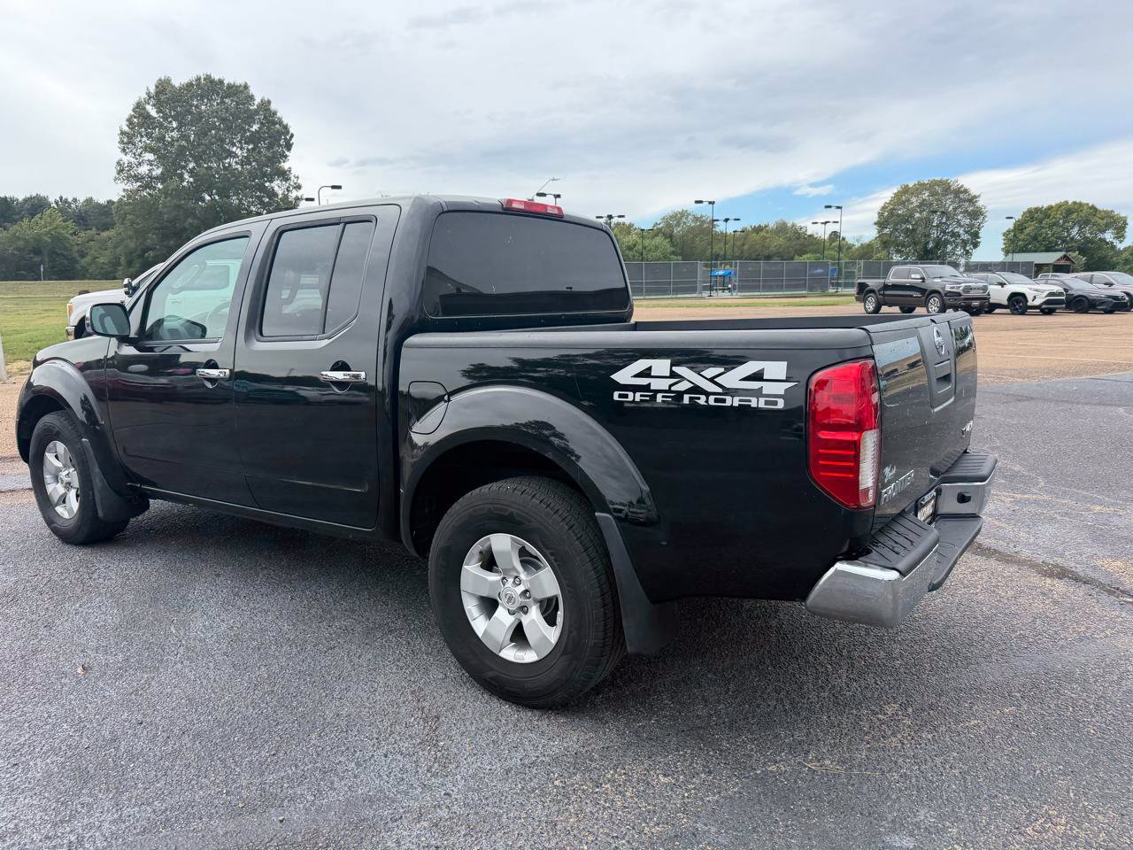Used 2011 Nissan Frontier SV AWD/4WD image 4