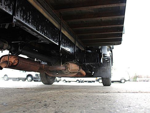 Used 2019 Isuzu NPR image 36