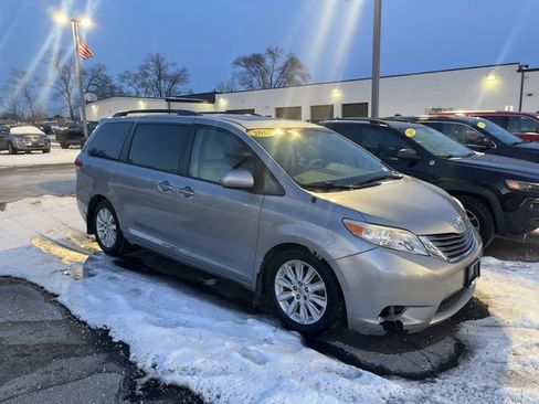 Used 2014 Toyota Sienna Limited image 7