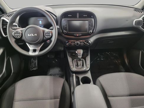Used 2025 Kia Soul LX w/ LX Technology Package FWD image 6
