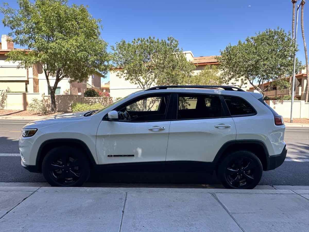 Used 2021 Jeep Cherokee Latitude Plus FWD image 5
