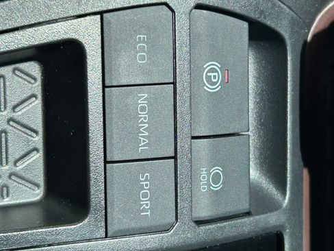 Used 2025 Toyota RAV4 Limited FWD image 28