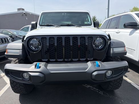 Used 2023 Jeep Wrangler Unlimited w/ Cold Weather Group AWD/4WD image 2