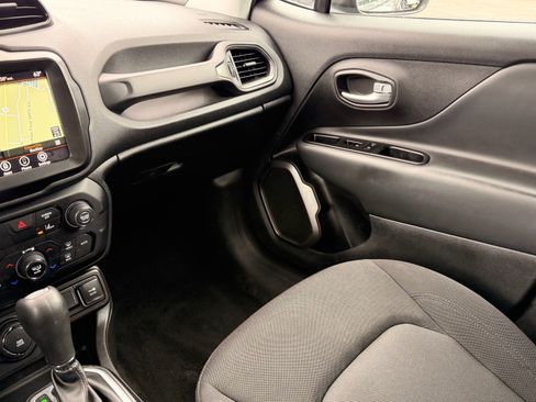 Used 2023 Jeep Renegade Latitude AWD/4WD image 20