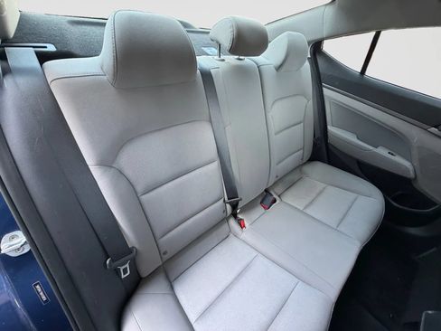 Used 2017 Hyundai Elantra SE FWD image 18