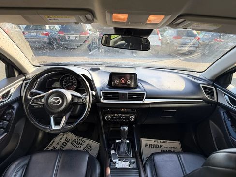 Used 2017 MAZDA MAZDA3 Touring FWD image 11