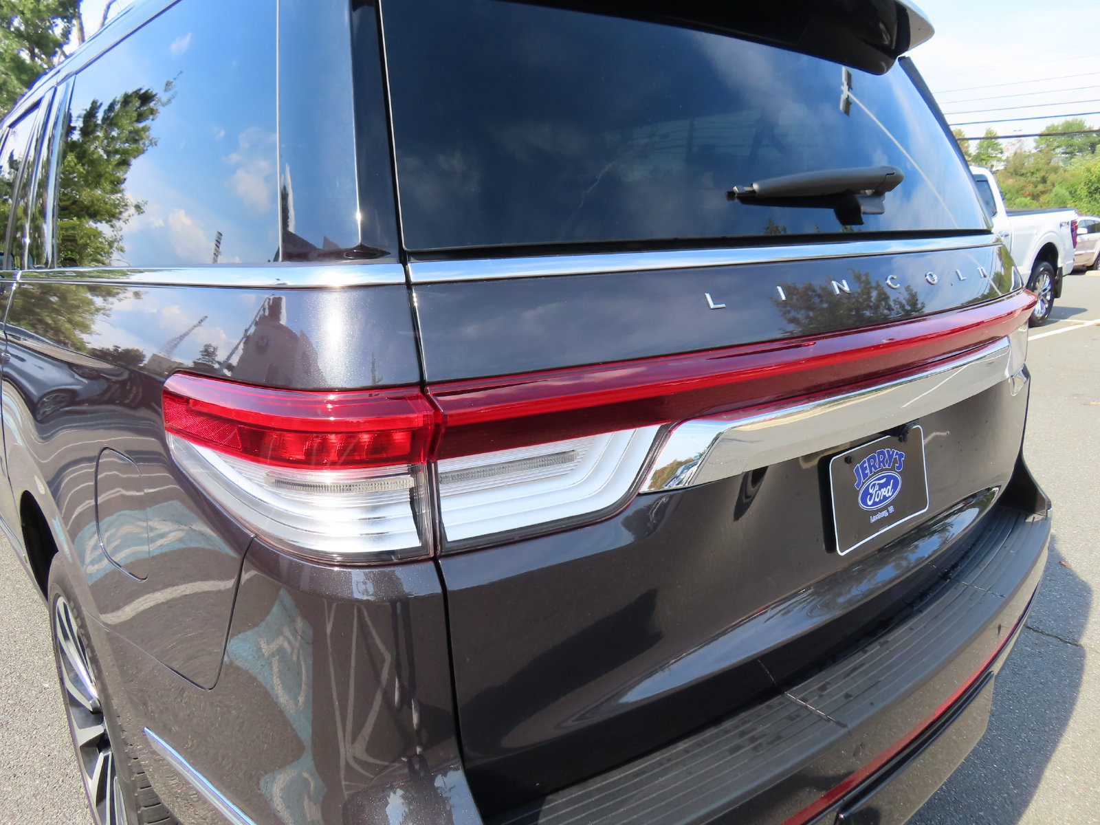 Used 2024 Lincoln Navigator L Reserve AWD/4WD image 12