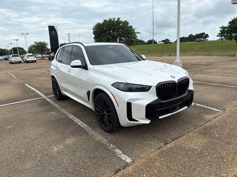 Certified 2025 BMW X5 xDrive40i w/ M Sport Package AWD/4WD image 3