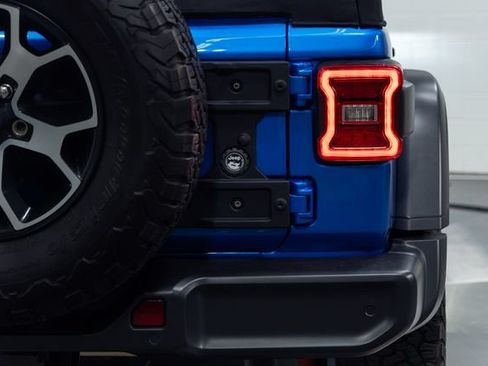 Used 2023 Jeep Wrangler Unlimited Rubicon w/ LED Lighting Group AWD/4WD image 8