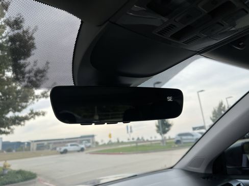 Certified 2025 Volkswagen Taos SE image 25