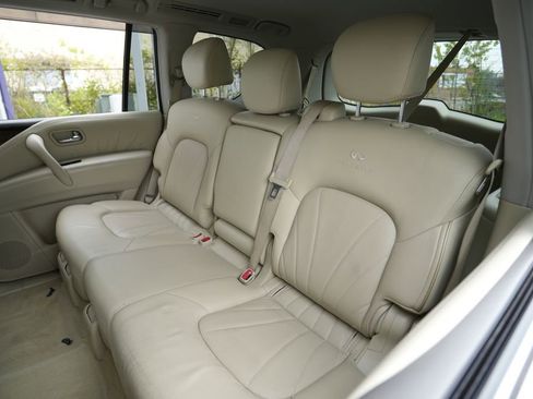 Used 2012 INFINITI QX56 4WD w/ Deluxe Touring Pkg image 19