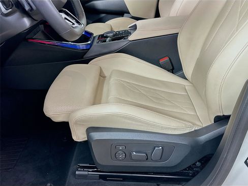 Used 2025 BMW X3 xDrive30i w/ Premium Package image 19