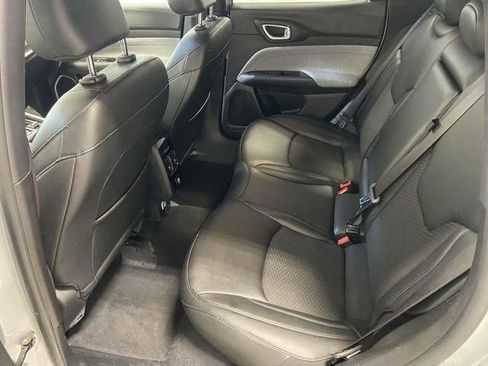 Used 2024 Jeep Compass Latitude image 10