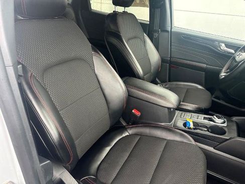 Certified 2025 Ford Escape ST-Line Select AWD/4WD image 30