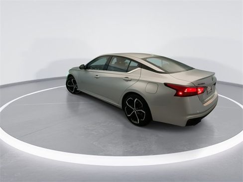 Used 2024 Nissan Altima 2.5 SR image 2