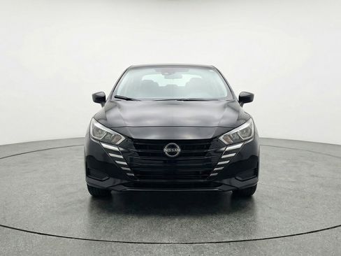 Used 2025 Nissan Versa SV image 2