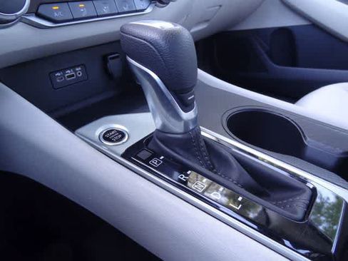 Used 2025 Nissan Altima 2.5 SV FWD image 28