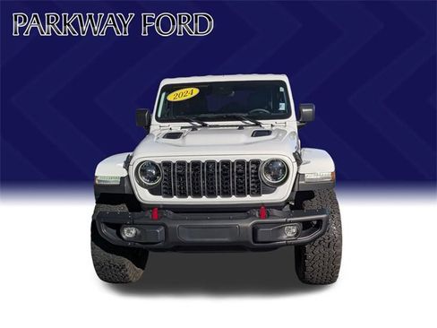 Used 2024 Jeep Wrangler Unlimited Rubicon image 2