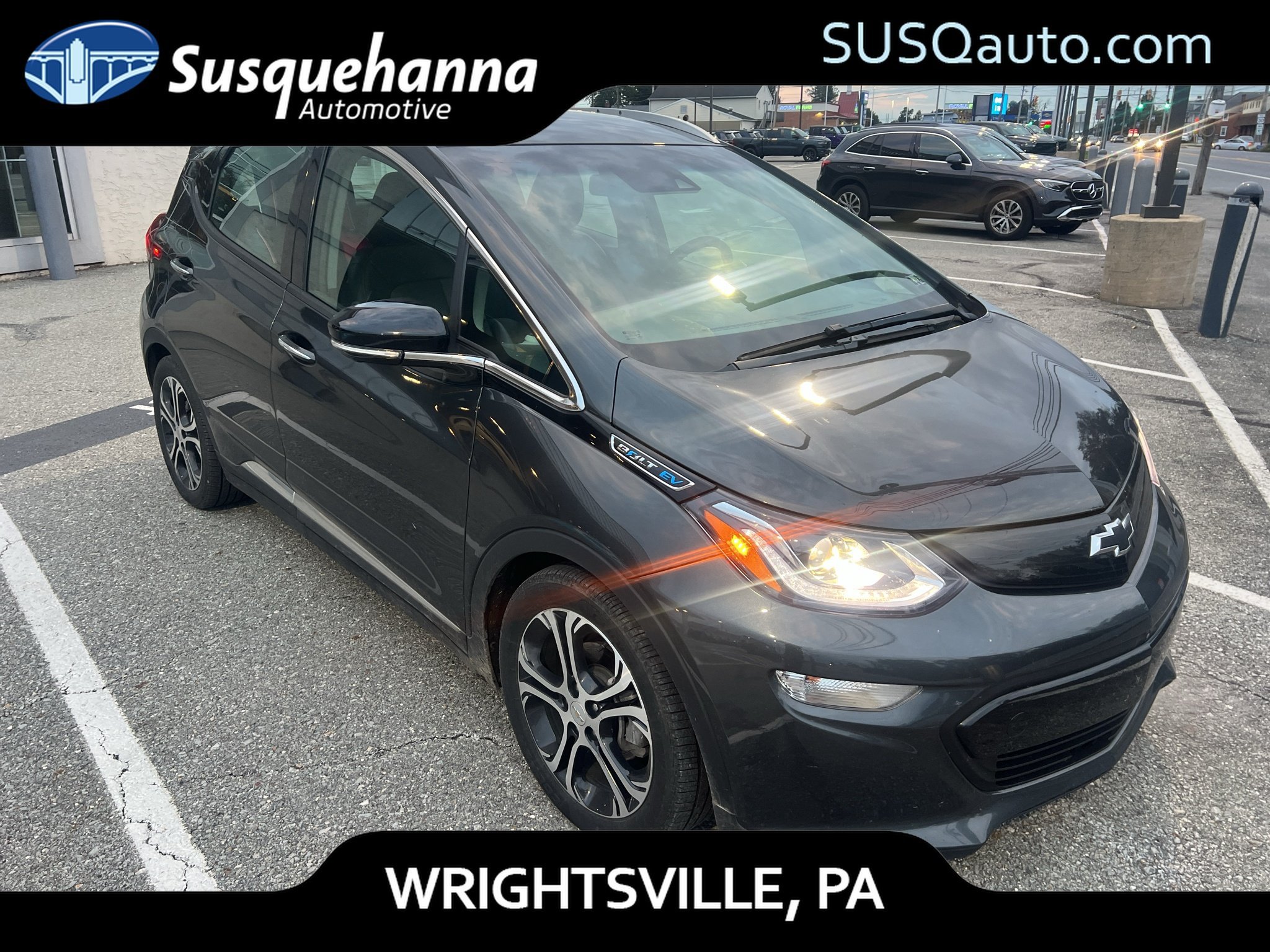 Used 2019 Chevrolet Bolt Premier w/ Infotainment Package FWD image 1