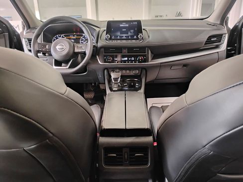 Used 2024 Nissan Rogue SV w/ SV Premium Package FWD image 23