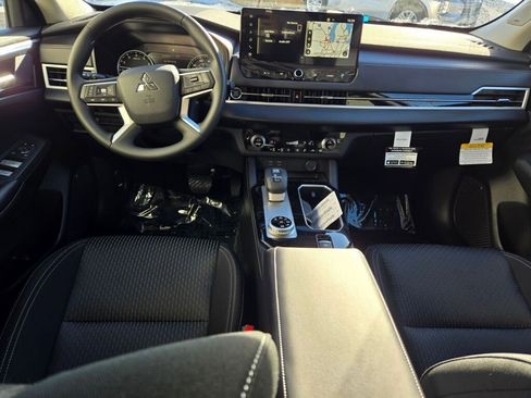 New 2026 Mitsubishi Outlander ES image 13