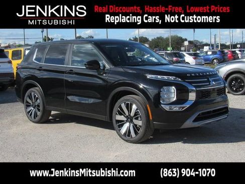 New 2026 Mitsubishi Outlander SE image 1