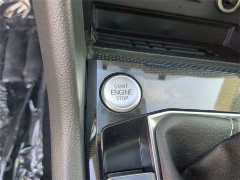 New 2025 Volkswagen Taos SE image 29