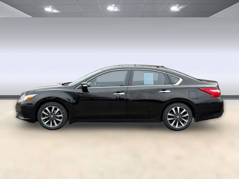 Used 2016 Nissan Altima 2.5 SL w/ Moonroof Package image 2