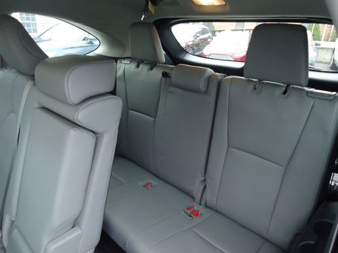 Used 2024 Toyota Highlander Limited image 32