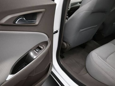Used 2021 Chevrolet Malibu LS FWD image 18