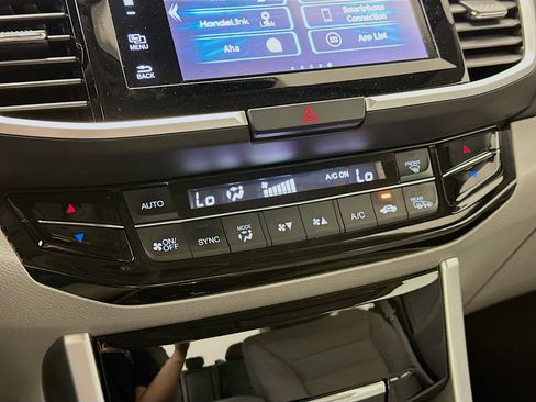 Used 2017 Honda Accord EX image 23