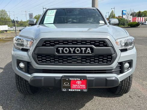 Certified 2019 Toyota Tacoma TRD Off-Road w/ TRD Premium Off Road Package AWD/4WD image 2