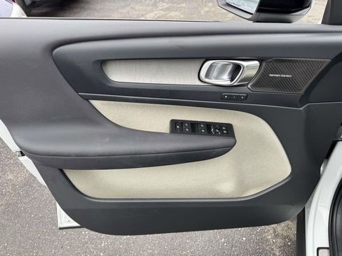 Certified 2023 Volvo XC40 B5 Ultimate w/ Protection Package Premier image 14