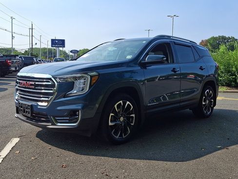 Used 2024 GMC Terrain SLT w/ Infotainment Package II AWD/4WD image 5
