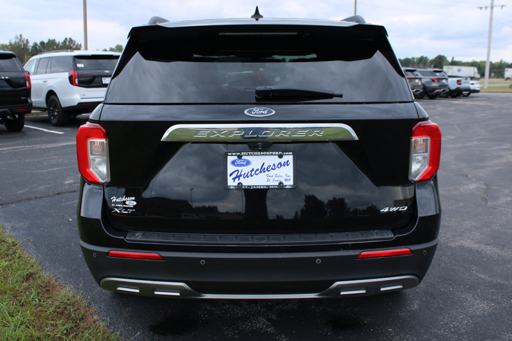 Used 2022 Ford Explorer XLT w/ Equipment Group 202A AWD/4WD image 9