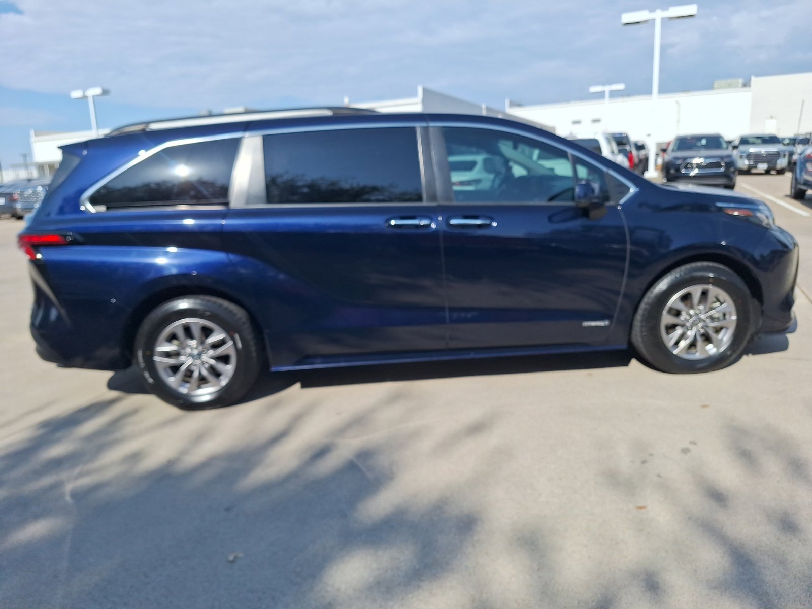 Used 2021 Toyota Sienna XLE FWD image 7