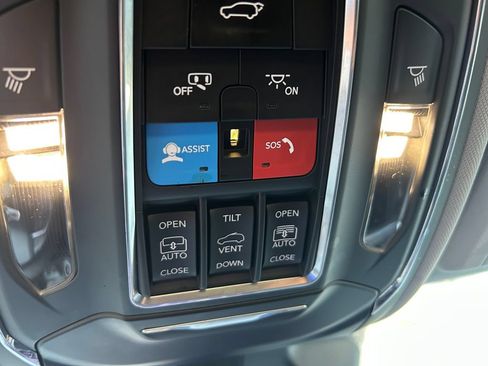 Certified 2023 Jeep Grand Cherokee Limited AWD/4WD image 26