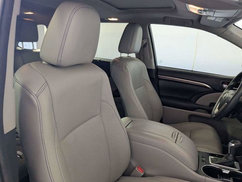 Used 2016 Toyota Highlander Limited FWD image 32